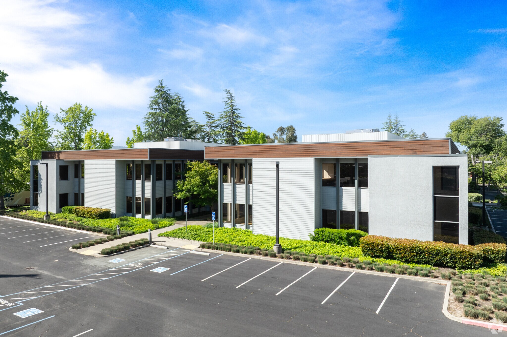 1350 Montego Way, Walnut Creek, CA à vendre Photo principale– Image 1 sur 10