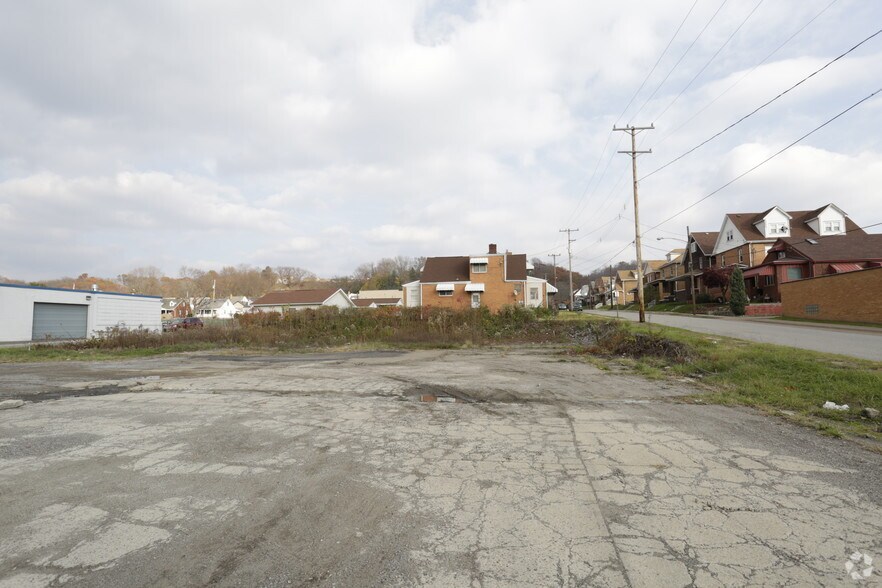 2508 Duss Ave, Ambridge, PA à vendre - Photo de l’immeuble – Image 2 sur 3