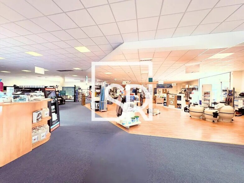 Local commercial dans Clermont-Ferrand à louer - Photo de l’immeuble – Image 2 sur 10