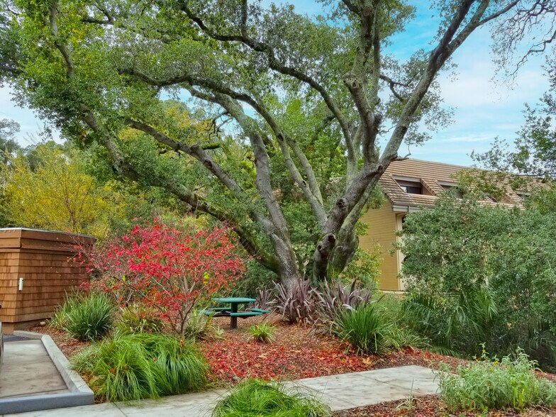 201 Alameda Del Prado, Novato, CA à louer - Photo de l’immeuble – Image 2 sur 5