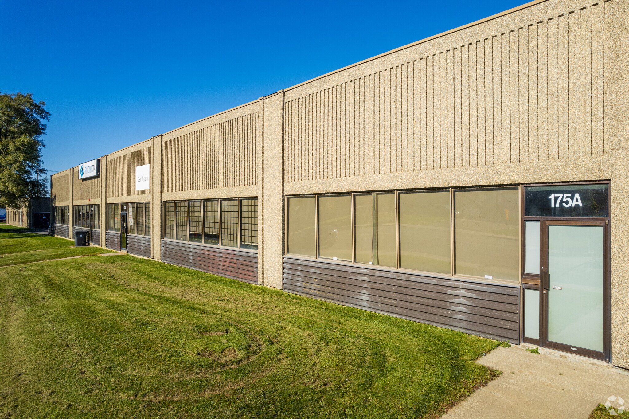 151-191 Rue Mérizzi, Saint-Laurent, QC à louer Photo principale– Image 1 sur 6