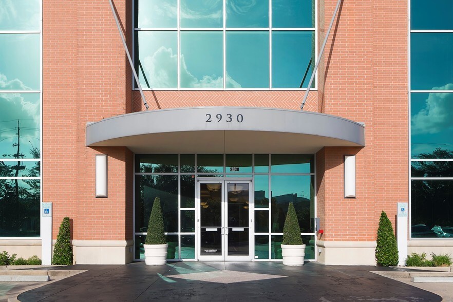 2930 W Sam Houston Pkwy N, Houston, TX à louer - Photo de l’immeuble – Image 3 sur 6