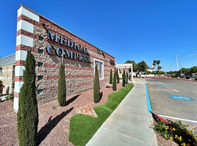 6330 W Flamingo Rd, Las Vegas, NV à louer - Photo de l’immeuble – Image 2 sur 27