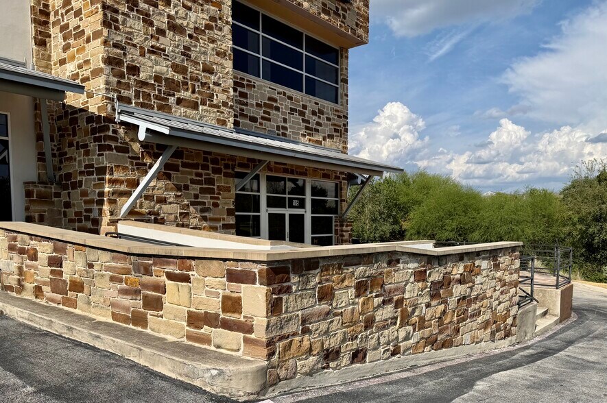 523 Med Ct, San Antonio, TX à louer - Photo de l’immeuble – Image 3 sur 16