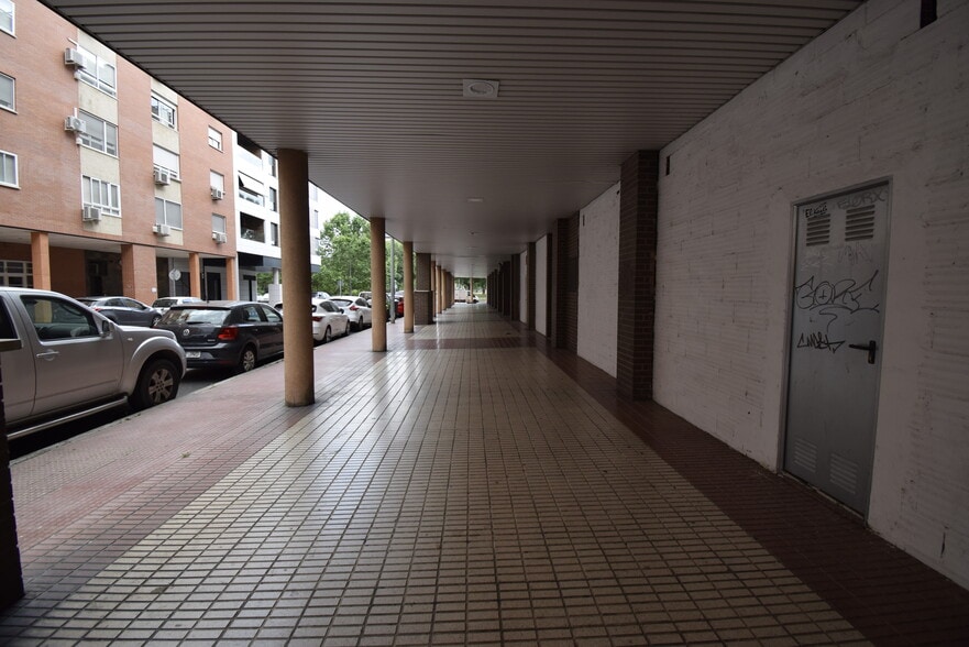 Calle Dámaso Alonso, Alcalá de Henares, Madrid à louer - Photo de l’immeuble – Image 3 sur 4
