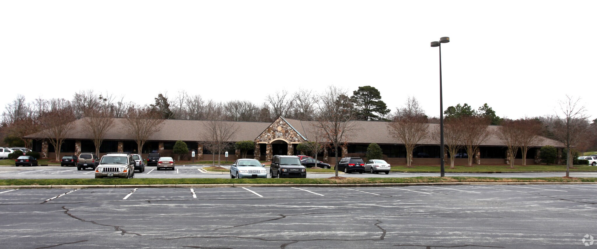 4194 Mendenhall Oaks Pky, High Point, NC à louer Photo de l’immeuble– Image 1 sur 8