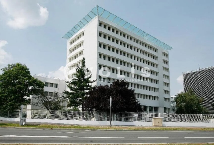 11 Avenue Morane Saulnier, Vélizy-Villacoublay à louer - Photo de l’immeuble – Image 2 sur 6