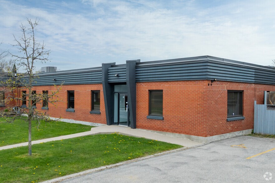 340-390 Saskatoon St, London, ON à louer - Photo principale – Image 2 sur 25