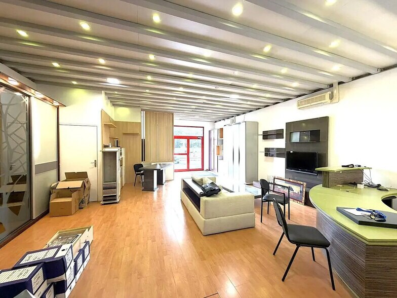 Local commercial dans Pierrelaye à louer - Photo de l’immeuble – Image 3 sur 6