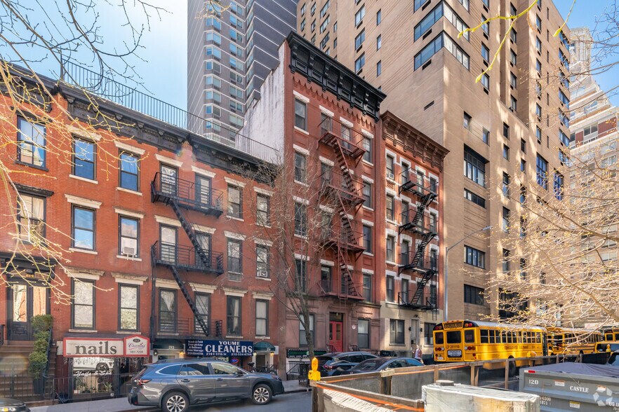 208 E 87th St, New York, NY à louer - Photo de l’immeuble – Image 2 sur 16