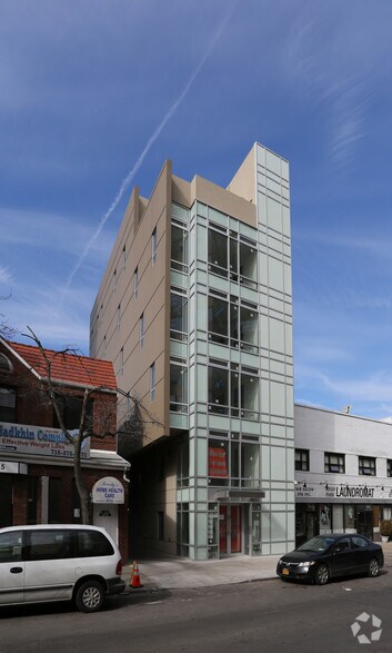 9717 64th Rd, Rego Park, NY à louer - Photo principale – Image 1 sur 15