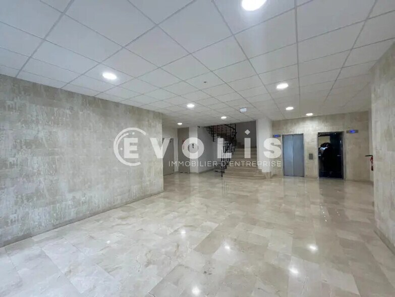 Bureau dans Rosny-sous-Bois à louer - Hall d’entrée – Image 1 sur 10