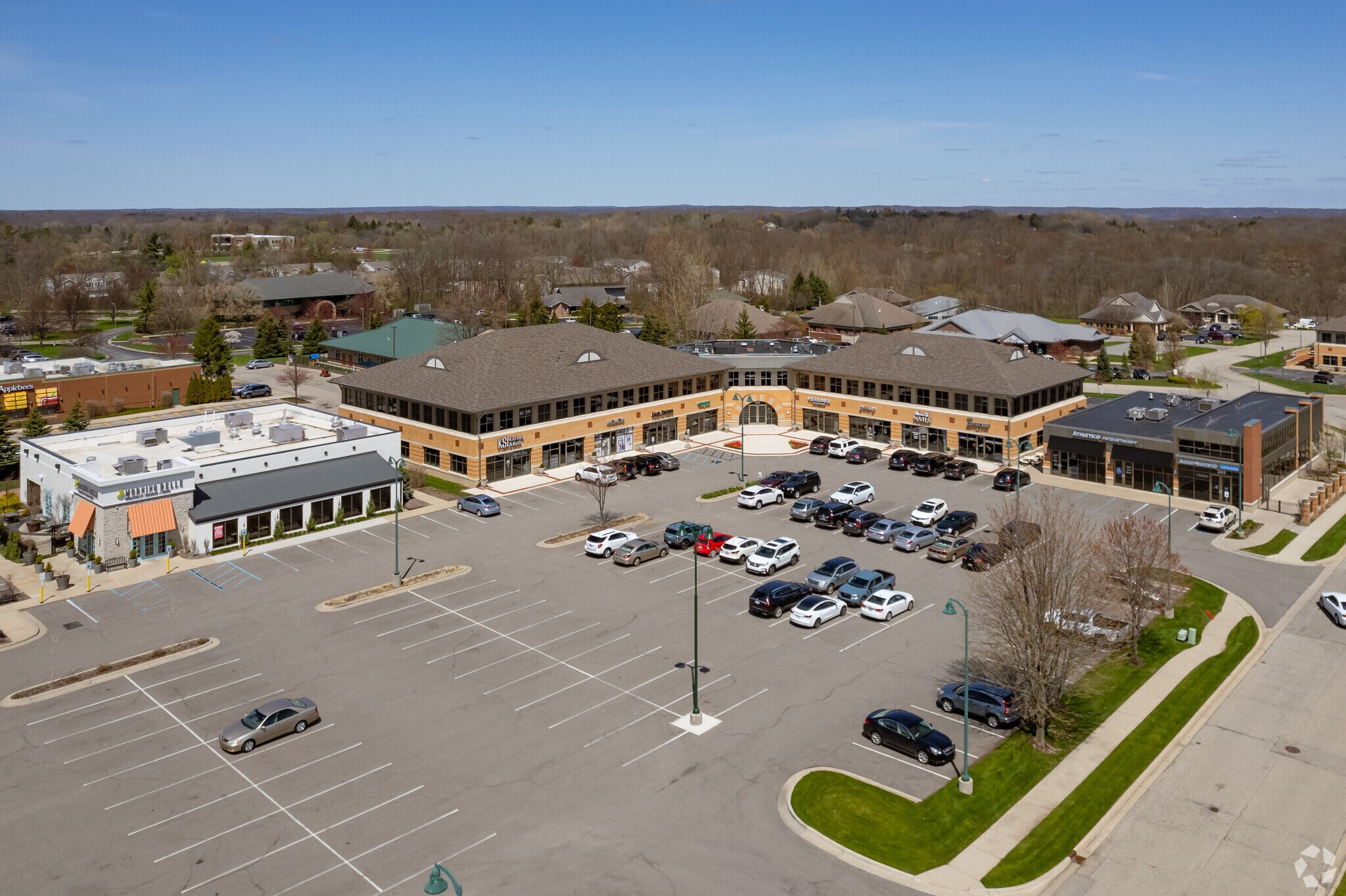 1600 E Beltline Ave NE, Grand Rapids, MI à louer Photo principale– Image 1 sur 9