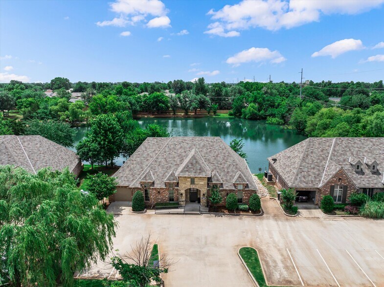 2224 Bridgeview Blvd, Edmond, OK à vendre - Photo de l’immeuble – Image 1 sur 27