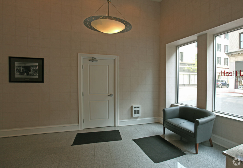 814-818 Quarrier St, Charleston, WV à louer - Hall d’entrée – Image 2 sur 10