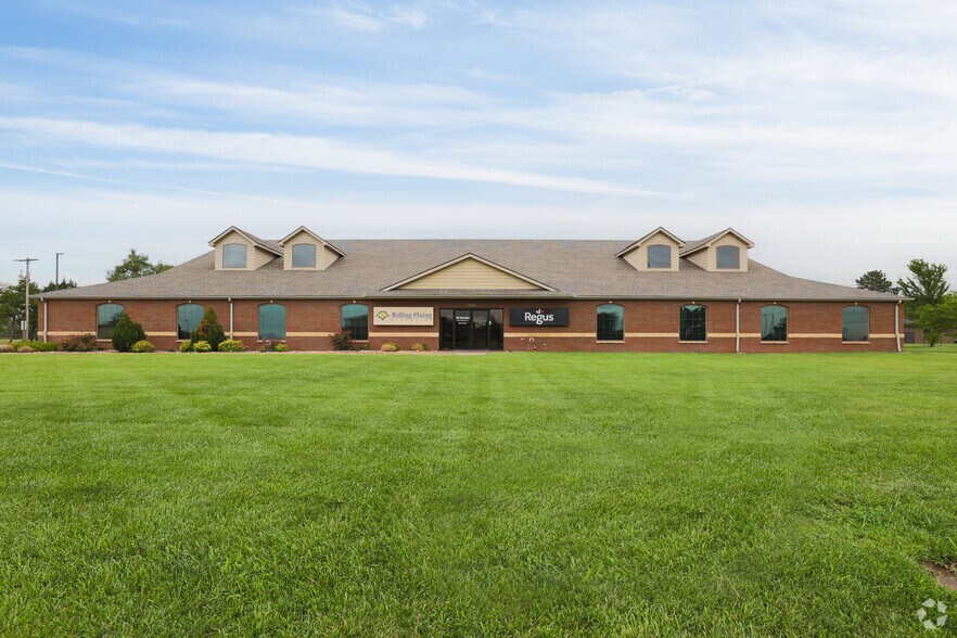 1632 E 23rd Ave, Hutchinson, KS à louer - Photo de l’immeuble – Image 3 sur 20