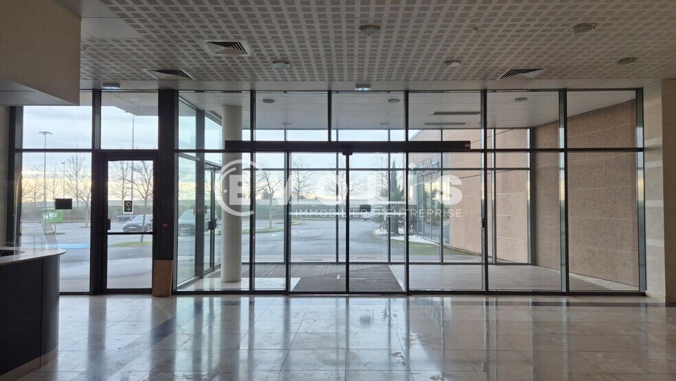 Local d’activités dans Villiers-sur-Marne à louer - Photo de l’immeuble – Image 2 sur 21