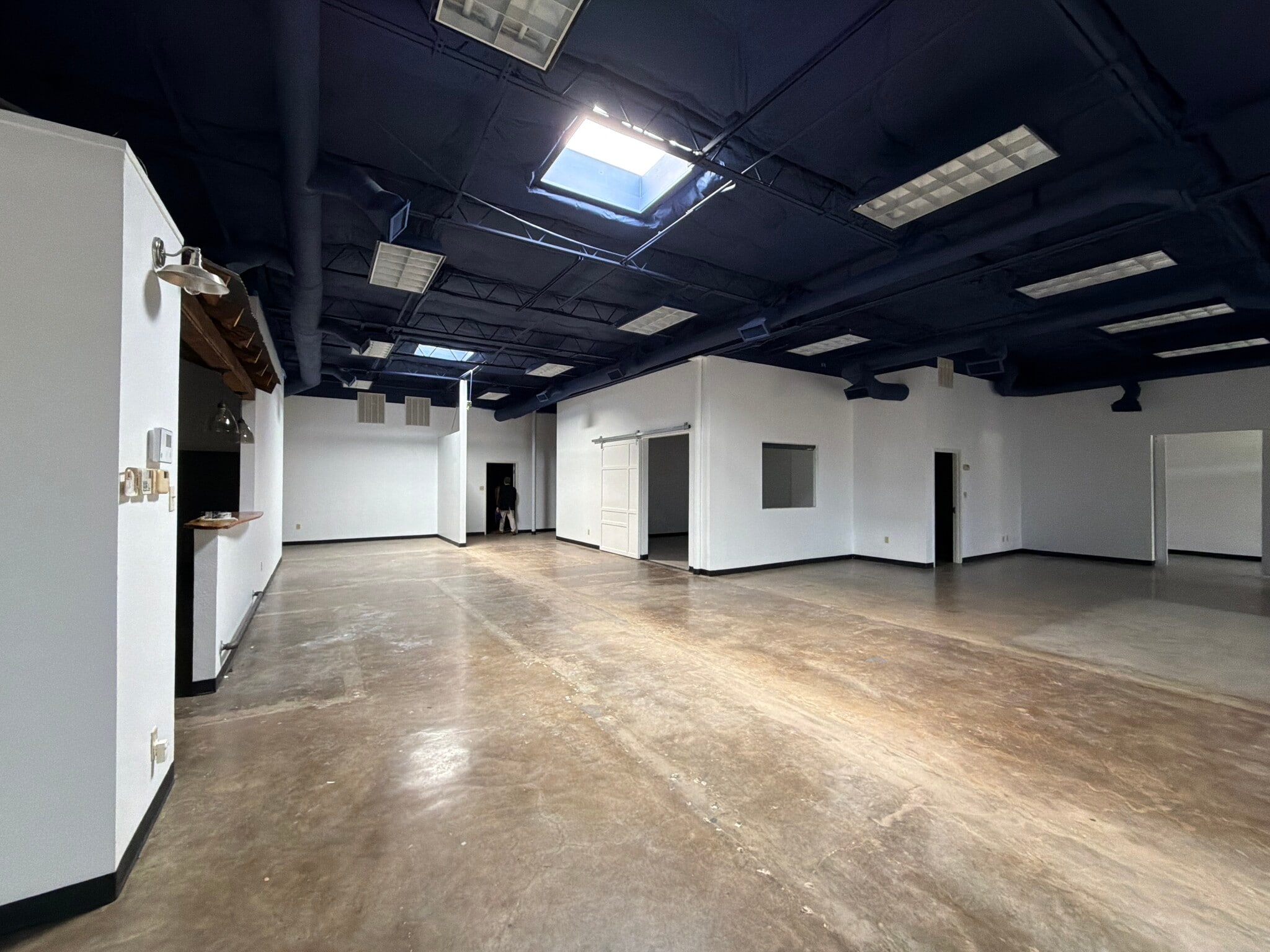 1350 Manufacturing St, Dallas, TX à louer Photo intérieure– Image 1 sur 2