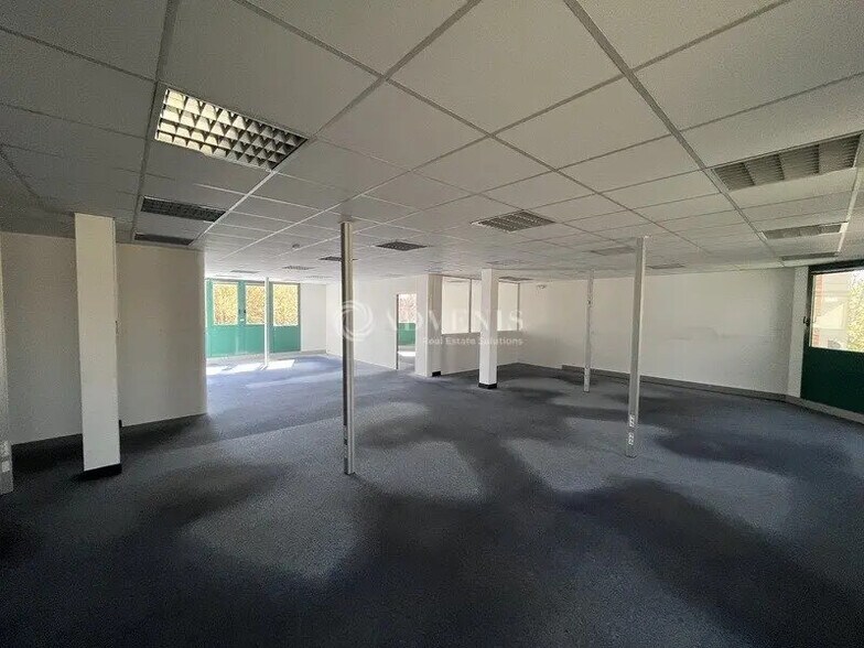 Bureau dans Trappes à louer - Photo de l’immeuble – Image 2 sur 4