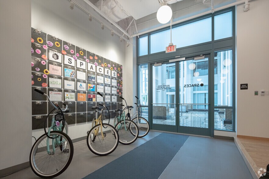 2450 Colorado Ave, Santa Monica, CA à louer - Photo intérieure – Image 3 sur 37