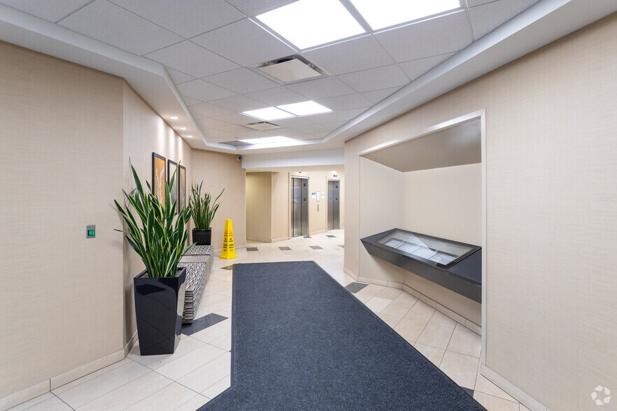 4370 Dominion St, Burnaby, BC à louer - Hall d’entrée – Image 3 sur 5