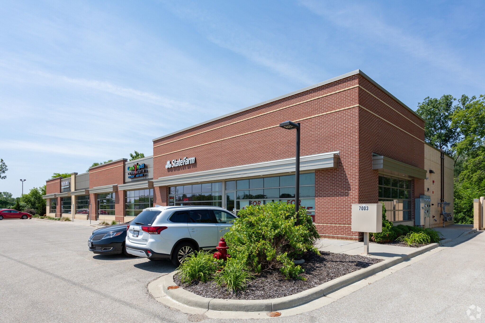 Howell Ave, Oak Creek, WI à louer Photo principale– Image 1 sur 7