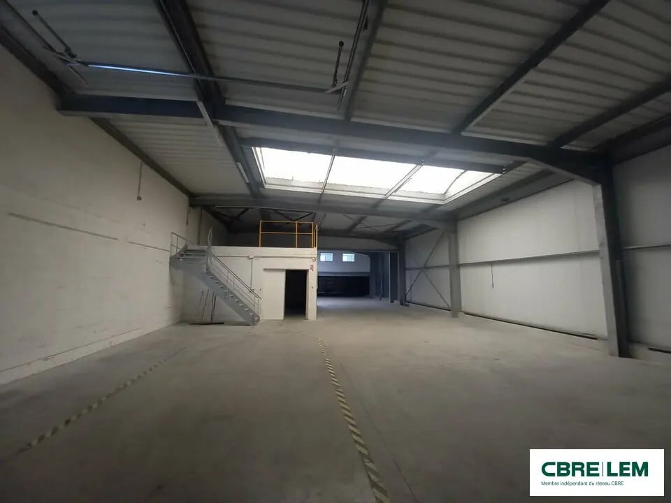 Local d’activités dans Cormelles-le-Royal à louer Photo intérieure– Image 1 sur 8