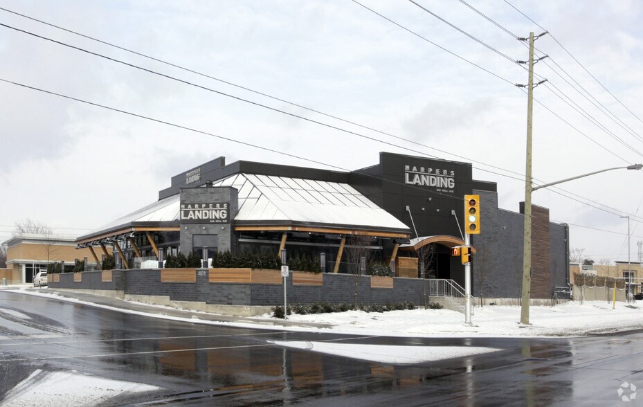 499 Cornwall Rd, Oakville, ON à louer - Photo de l’immeuble – Image 1 sur 2
