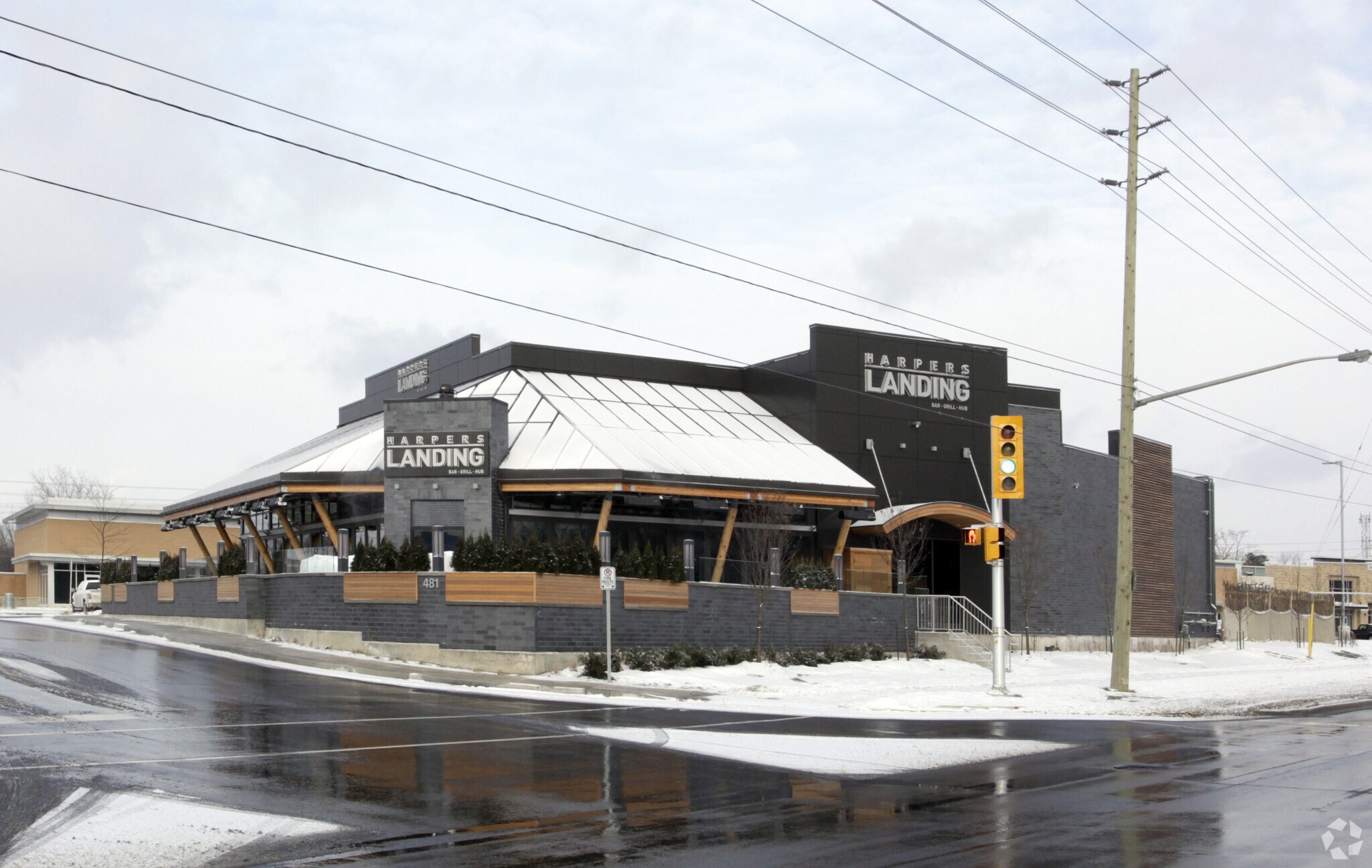 499 Cornwall Rd, Oakville, ON à louer Photo de l’immeuble– Image 1 sur 3