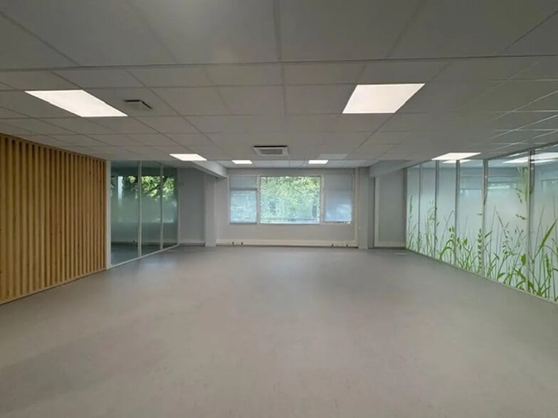 Bureau dans Saint-Aignan-Grandlieu à louer - Photo de l’immeuble – Image 2 sur 16