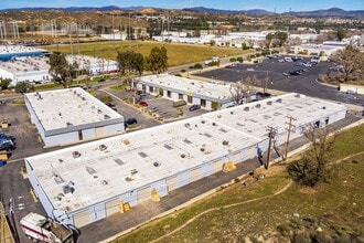 25520 Avenue Stanford, Valencia, CA à louer Aérien– Image 2 sur 3