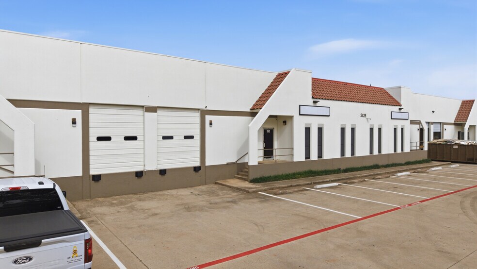 2425 McIver Ln, Carrollton, TX à louer - Photo de l’immeuble – Image 2 sur 7
