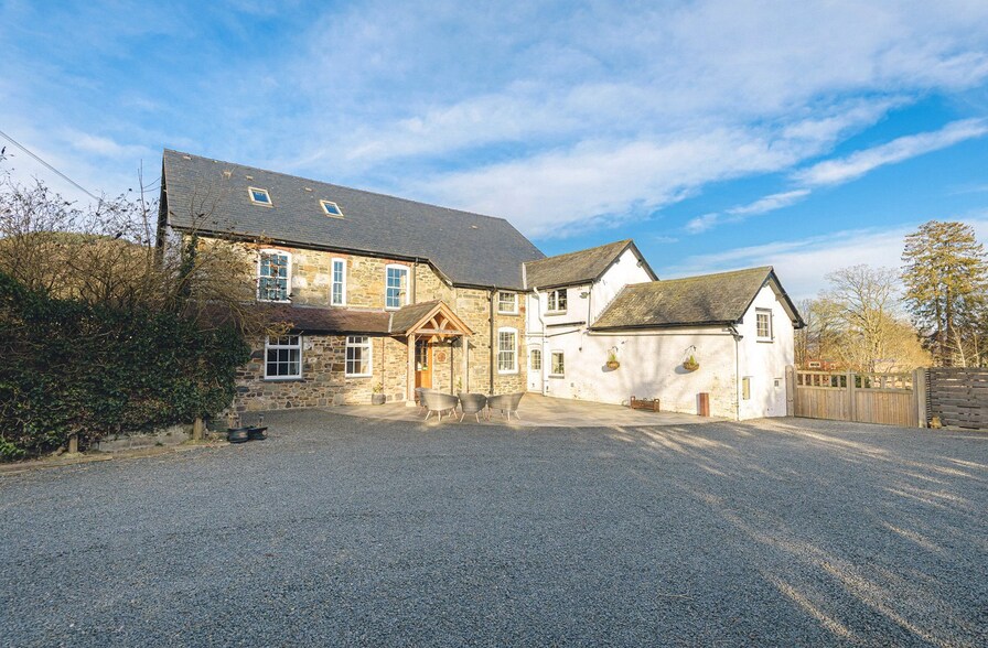 Ffordd Y Castell, Carno à vendre - Photo principale – Image 1 sur 11