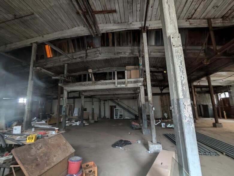 70 Moshassuck Rd, Lincoln, RI à louer - Photo de l’immeuble – Image 3 sur 9