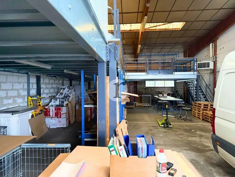 Local d’activités dans LOMME à louer Photo de l’immeuble– Image 1 sur 6