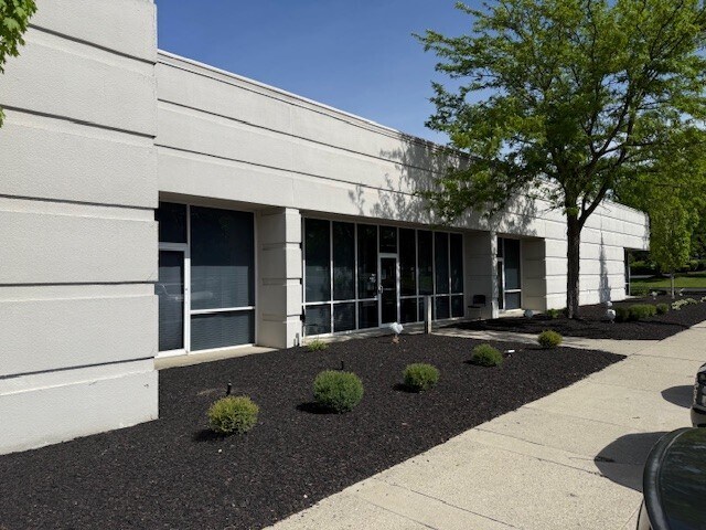 975 Eastwind Dr, Westerville, OH à louer - Photo de l’immeuble – Image 1 sur 10
