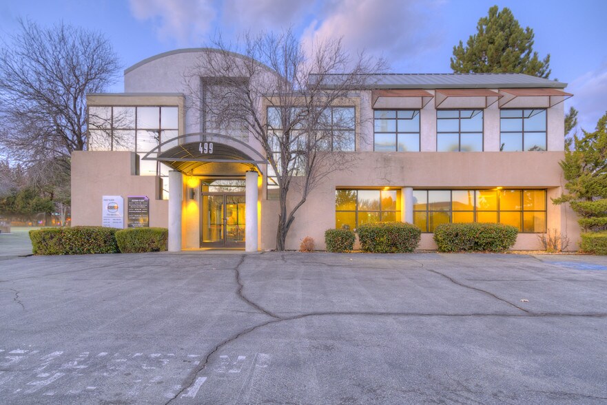 499 W Plumb Ln, Reno, NV à vendre - Photo de l’immeuble – Image 3 sur 26