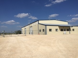 Plus de détails pour 685 Corgey Rd, Pleasanton, TX - Industriel/Logistique à louer