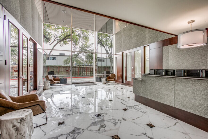 1220 Augusta Dr, Houston, TX à louer - Hall d’entrée – Image 3 sur 7