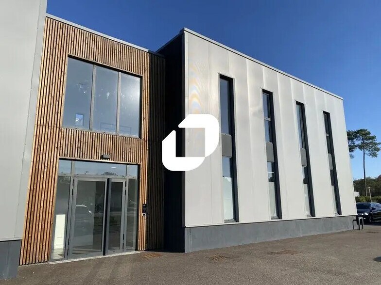 Local d’activités dans Martillac à louer - Photo de l’immeuble – Image 3 sur 14