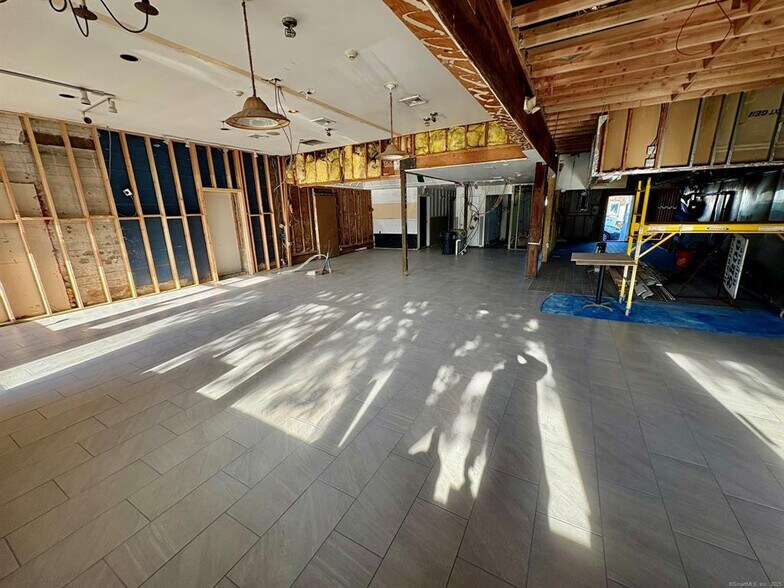 1205 Main St, Branford, CT à louer - Photo de l’immeuble – Image 3 sur 8