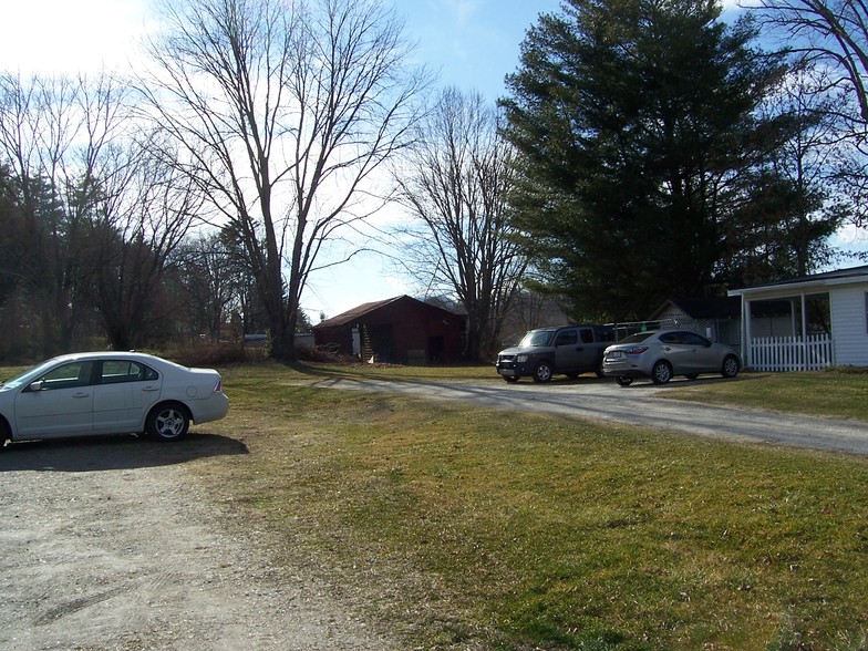 4178 Haywood Rd, Mills River, NC à vendre - Photo de l’immeuble – Image 3 sur 23