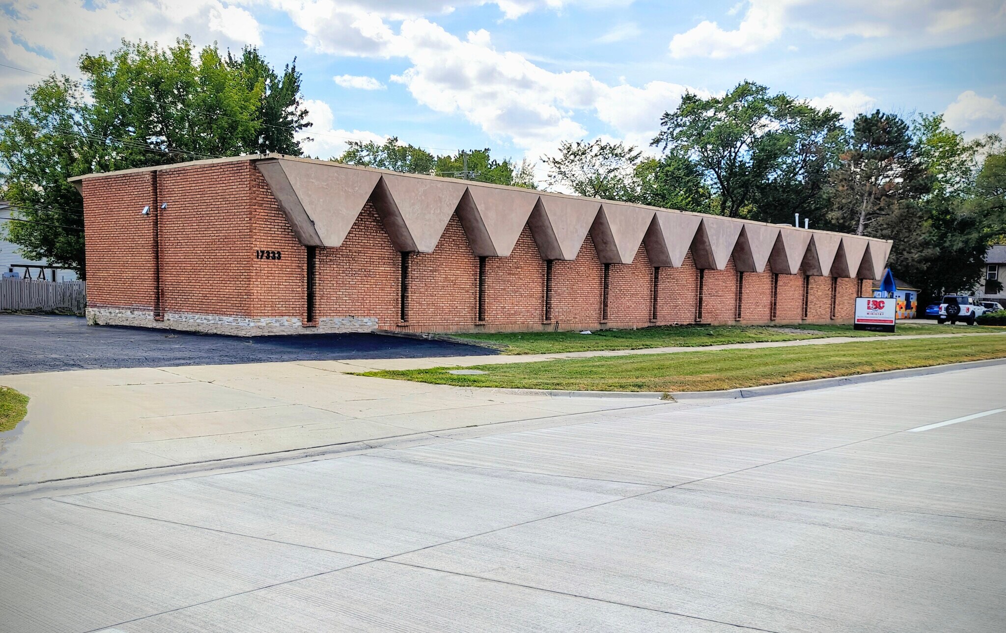 17333 W Ten Mile Rd, Southfield, MI à vendre Photo de l’immeuble– Image 1 sur 11