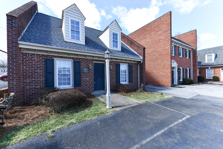 417 N Edgeworth St, Greensboro, NC à louer - Photo de l’immeuble – Image 2 sur 15