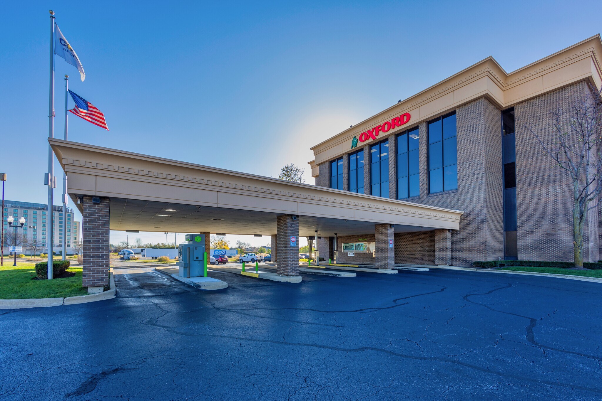 555 E Butterfield Rd, Lombard, IL à louer Photo principale– Image 1 sur 16