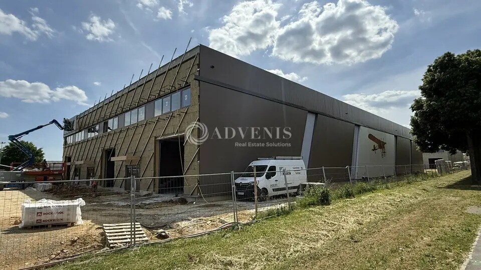 Local d’activités dans Lognes à louer - Photo de l’immeuble – Image 1 sur 12
