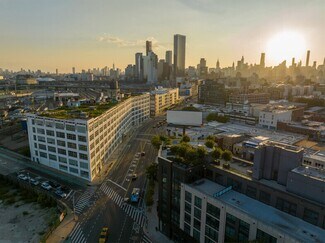 Plus de détails pour 37-20 Northern Boulevard Blvd, Long Island City, NY - Local commercial, Local d'activités à louer