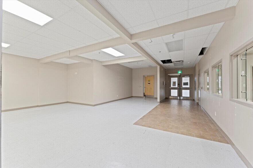 736-744 Ouellette Av, Windsor, ON à vendre - Photo intérieure – Image 3 sur 23