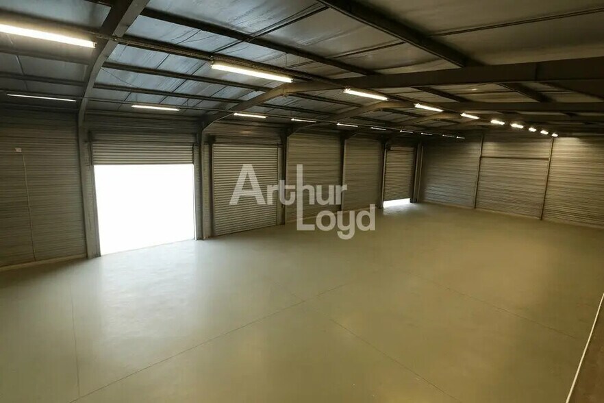 Industriel/Logistique dans Porte-de-Savoie à louer - Photo intérieure – Image 3 sur 6