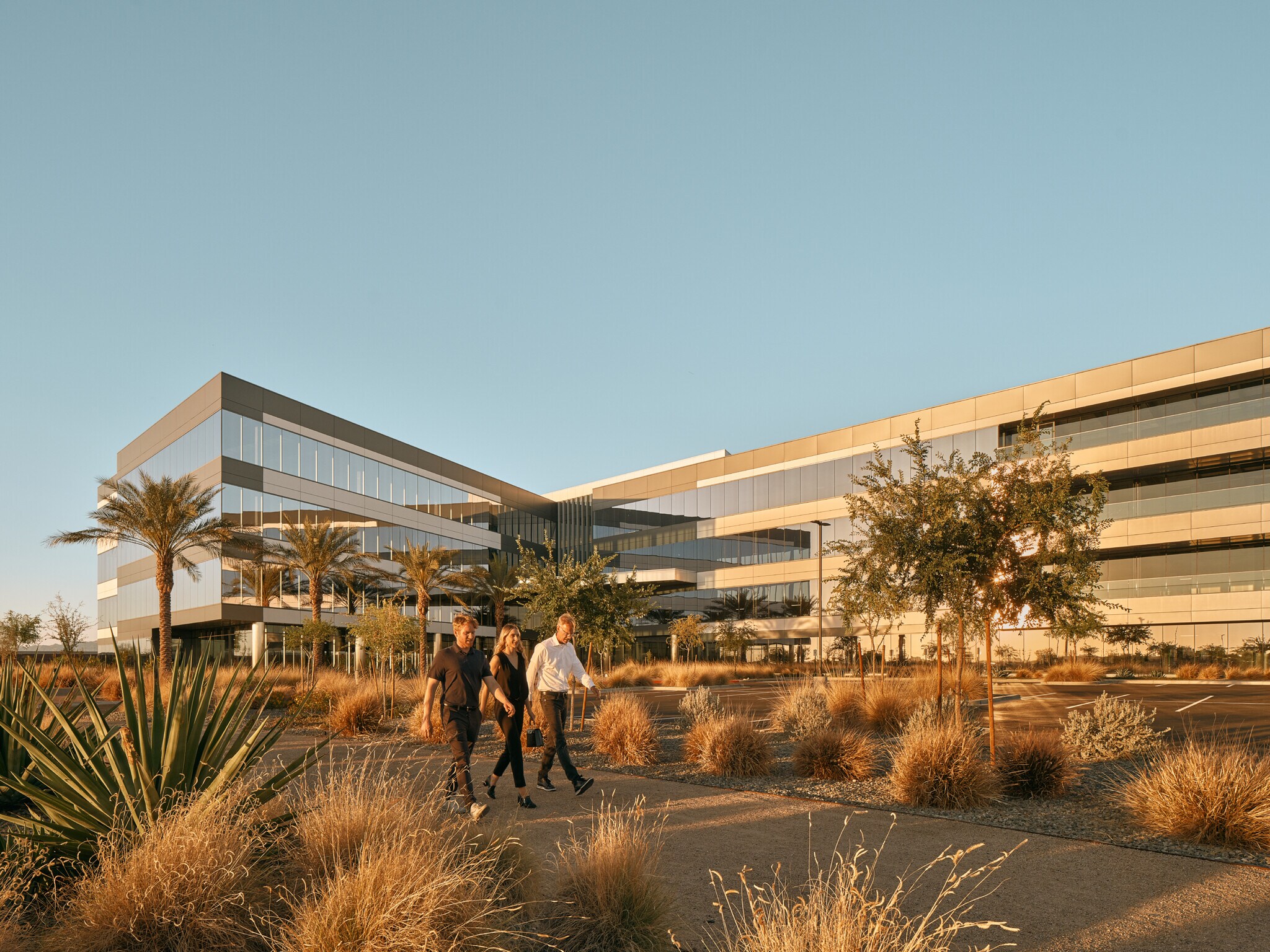 2046 Riverview Auto Dr, Mesa, AZ à louer Photo principale– Image 1 sur 21